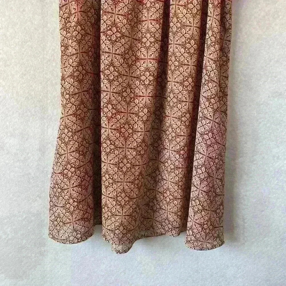 En Creme Red White Abstract Smocked Collar Flowy Sleeve Blouse Size Small - Picture 11 of 14